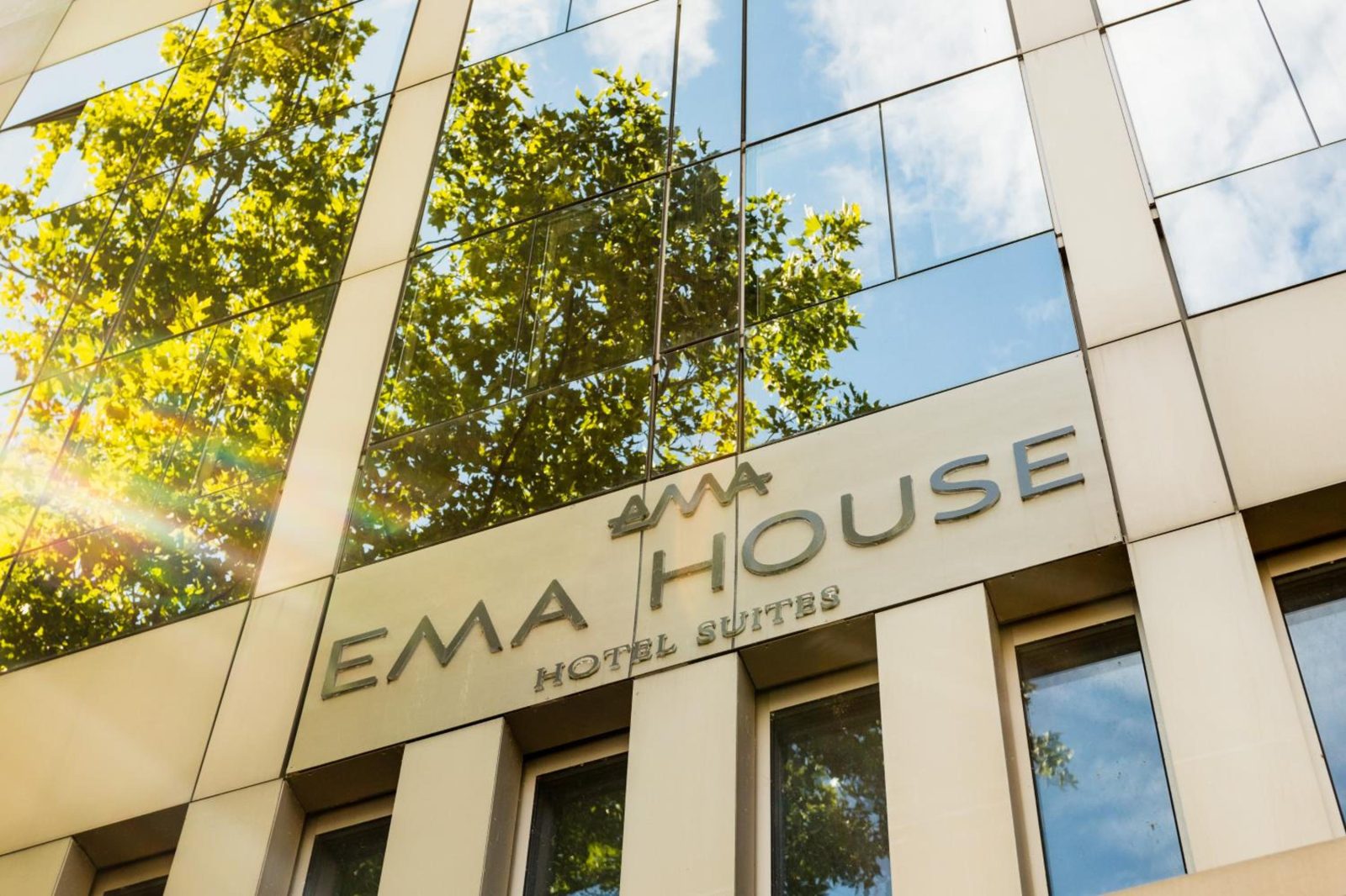 EMA House Hotel Suites — photo 2