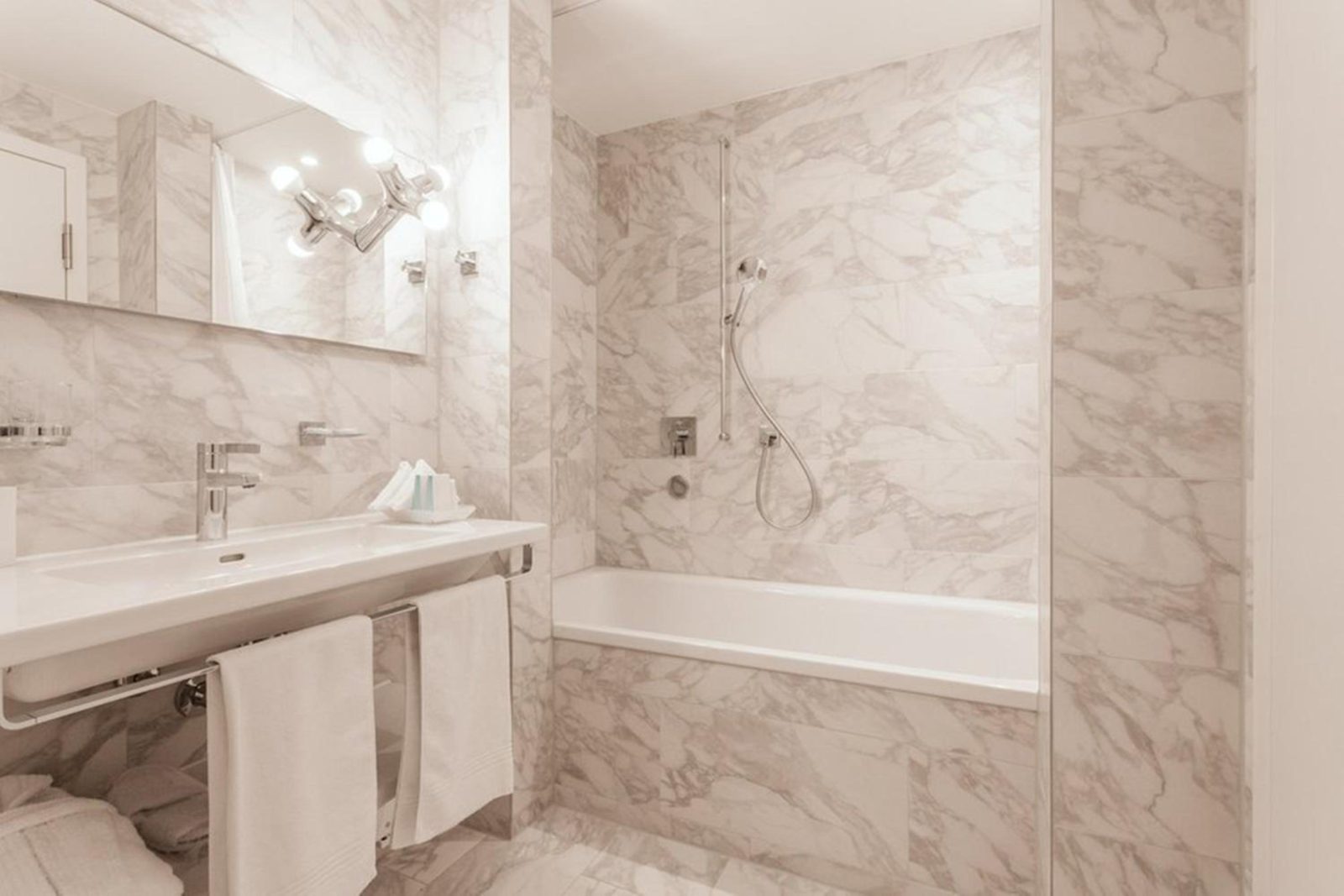 EMA House Hotel Suites — photo 5